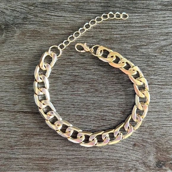 Stylish Gold Tone Cuban Link Bracelet - Picture 2 of 6